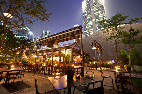 5 Rekomendasi Rooftop Bar Untuk Merayakan New Year's Eve