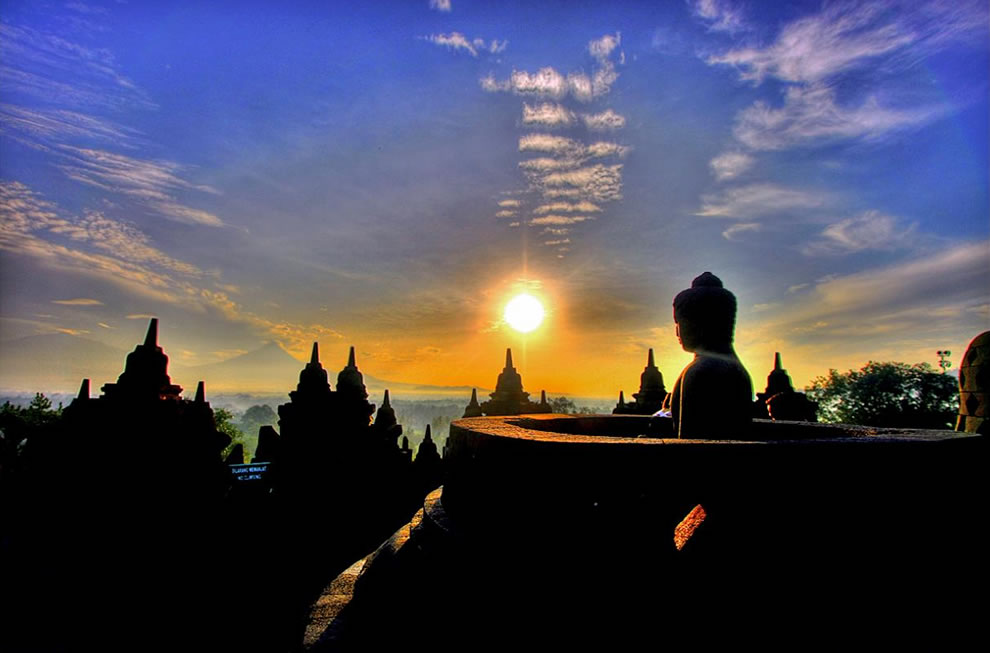 sunrise di candi borobudur