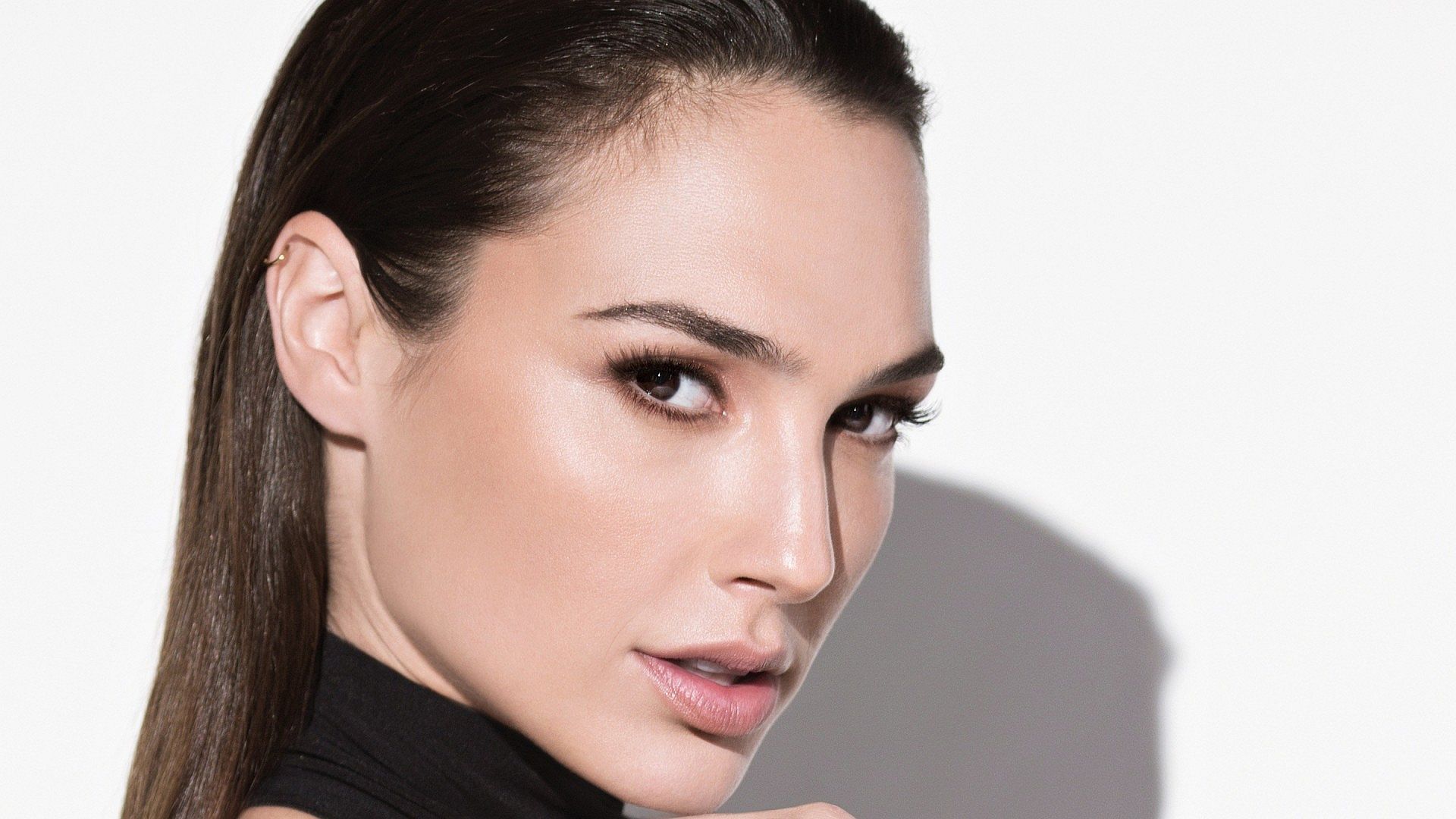 Steal the Look: Gal Gadot, Queen of Superhero