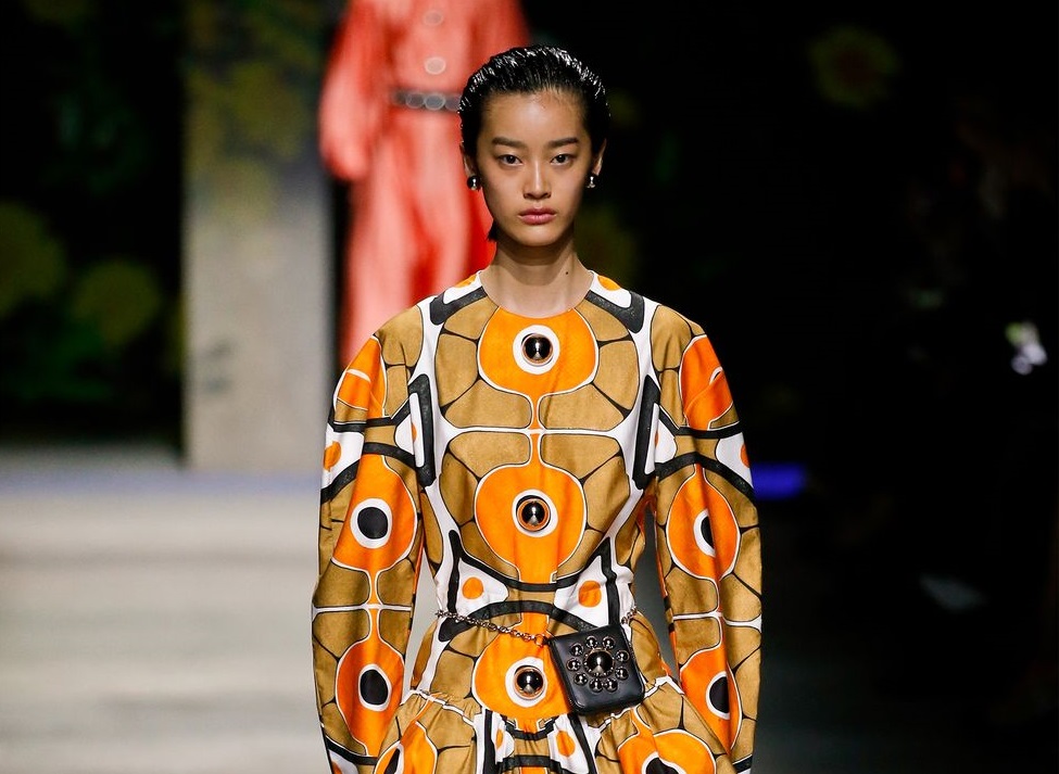 7 Tren Fashion Dari Runway Spring 2020 Untuk Refresh Gaya Anda